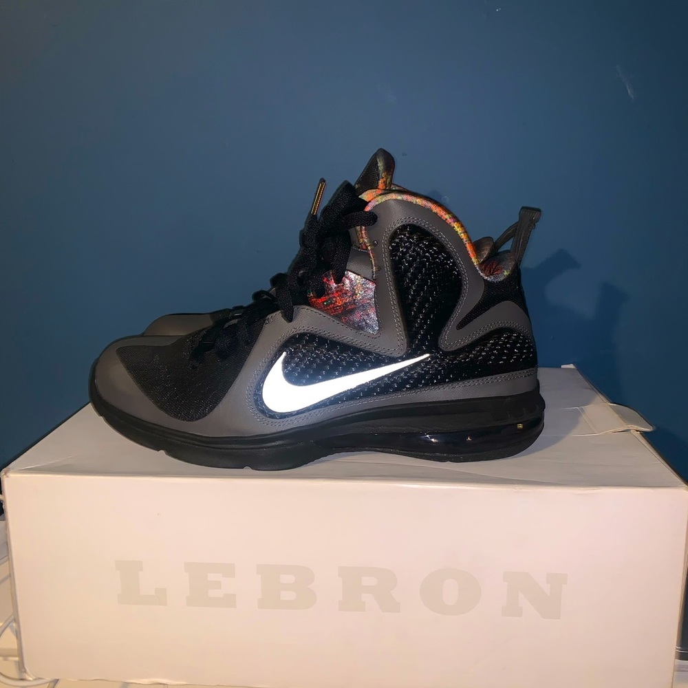 NIKE LEBRON 9 IX BHM NEW, NEVER WORN